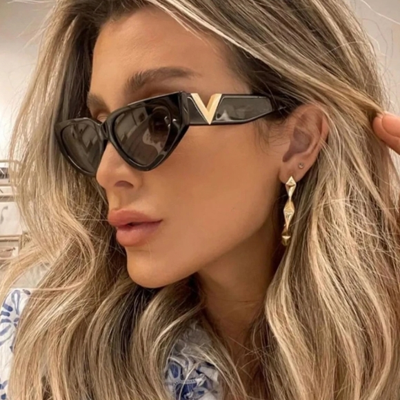 Valentino Accessories - Valentino Black cat eye sunglasses